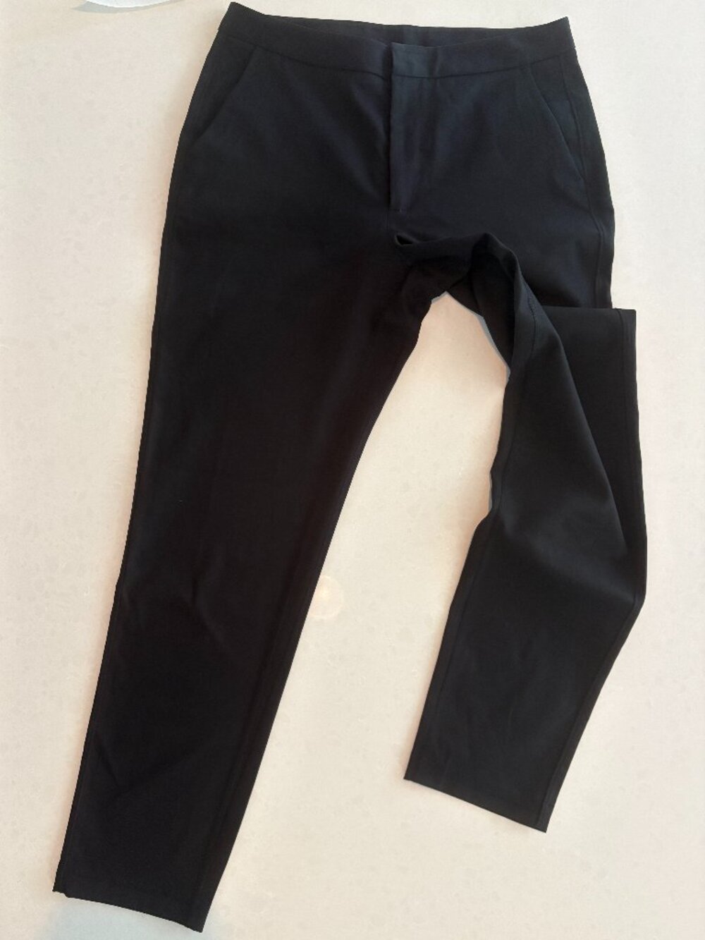 ✨ Minimalist Black Ankle Pants – Size 6 ✨